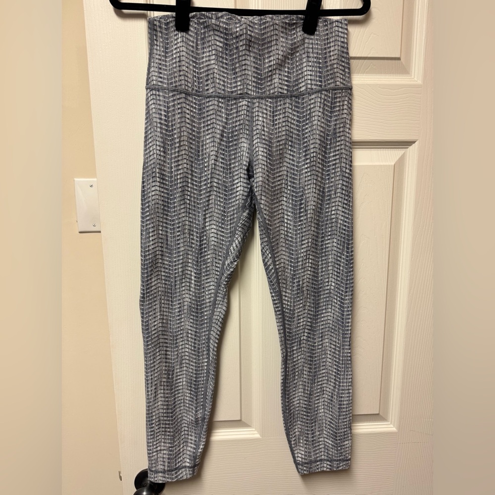 Lululemon High-Waist Gray Patterned Leggings - image 4